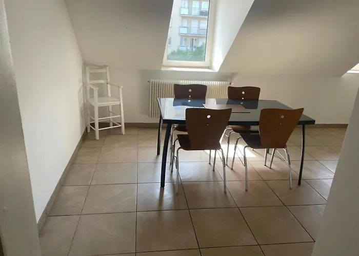Spacieux, Proche Centre Appartement *